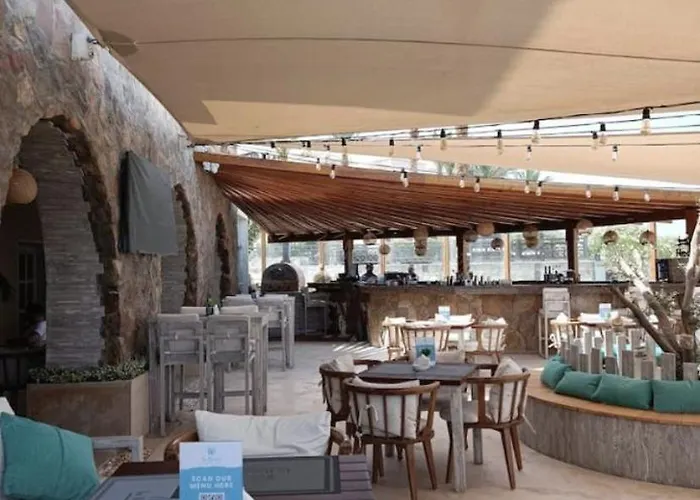 Azzurra Sahl Hasheesh *