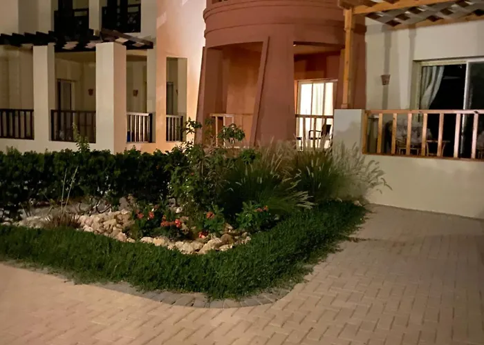Azzurra Sahl Hasheesh *