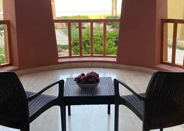 Azzurra Sahl Hasheesh *